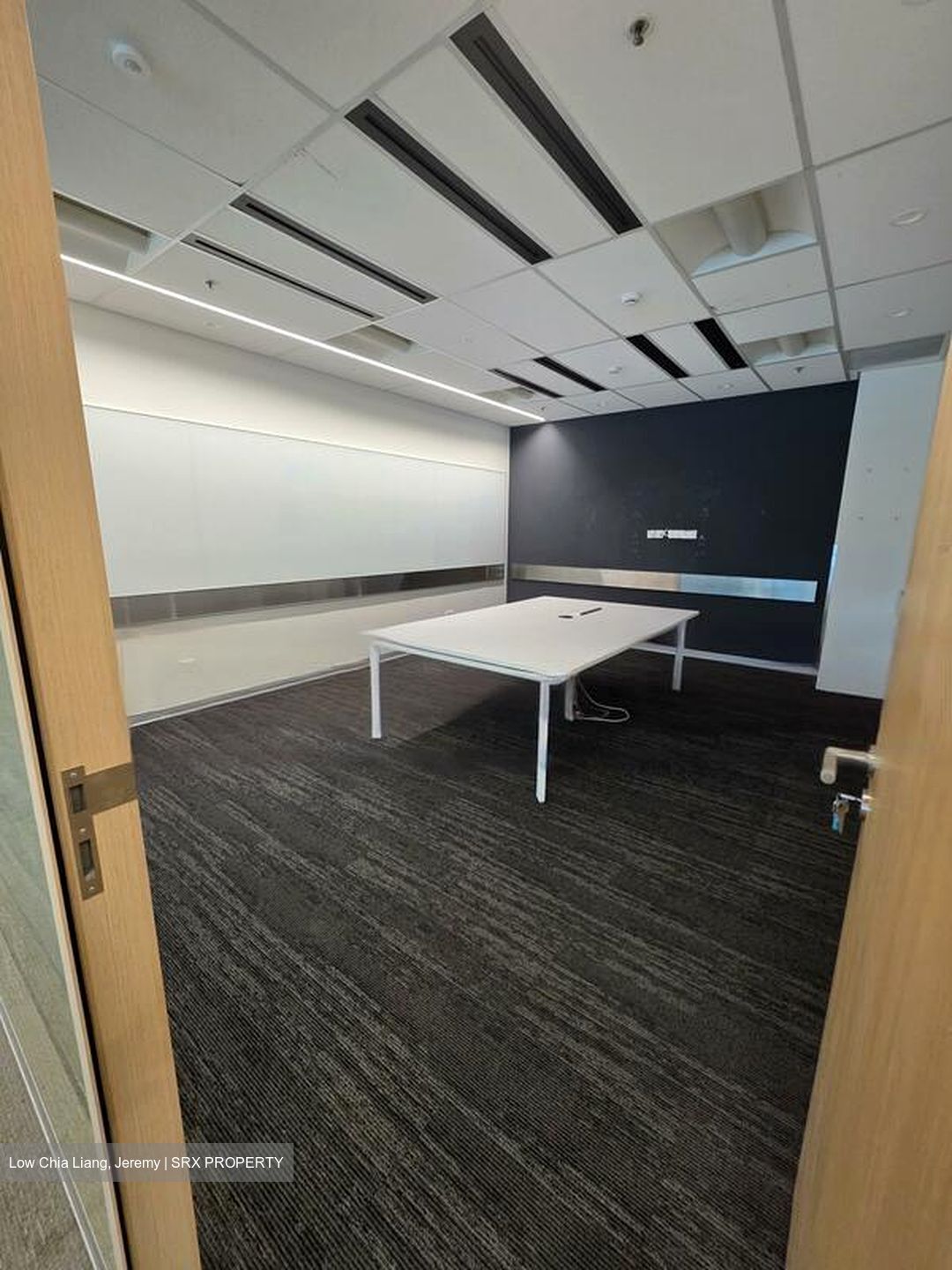 Capital Square (D1), Office #460840371